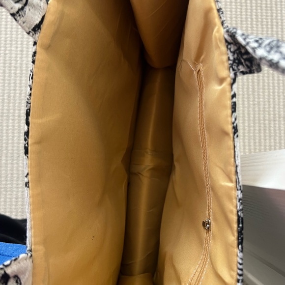 Animal Print Tote - Picture 4 of 4